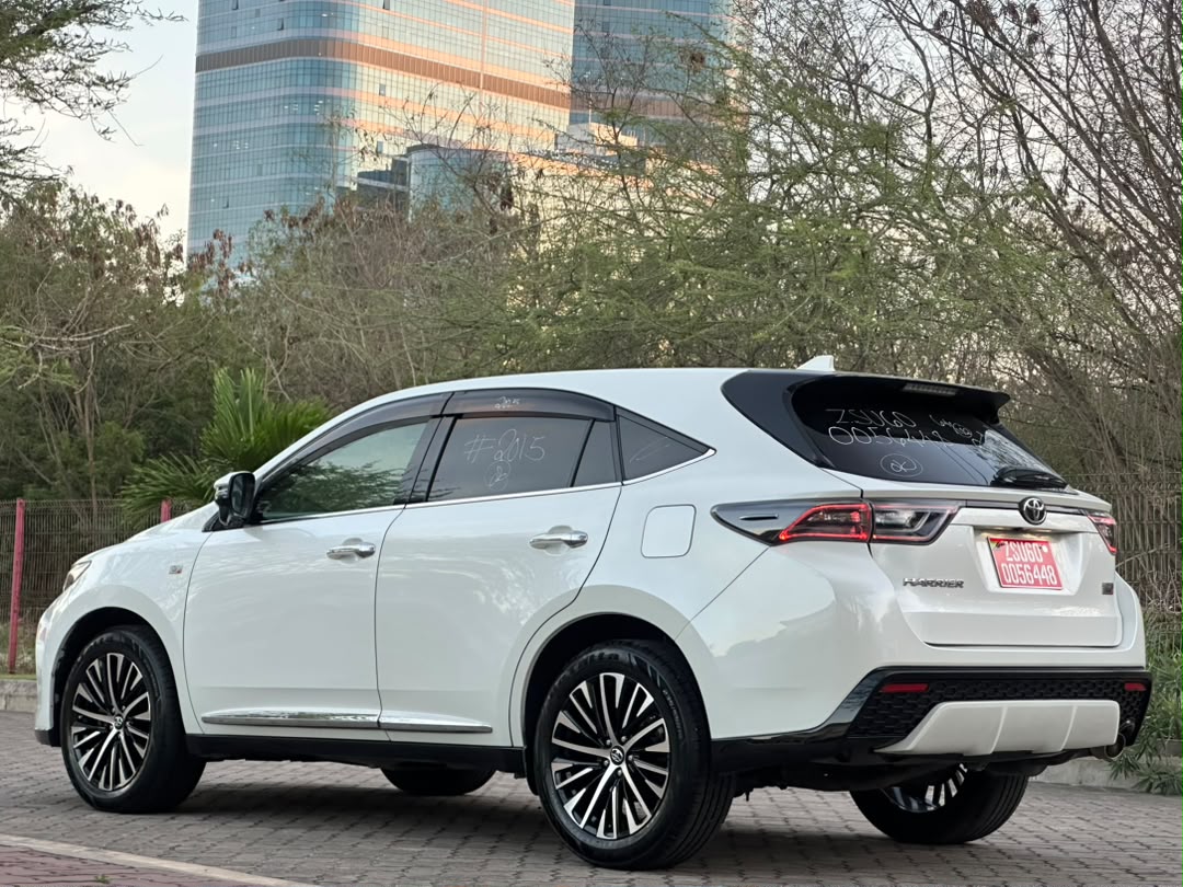 TOYOTA HARRIER thumbnail 2